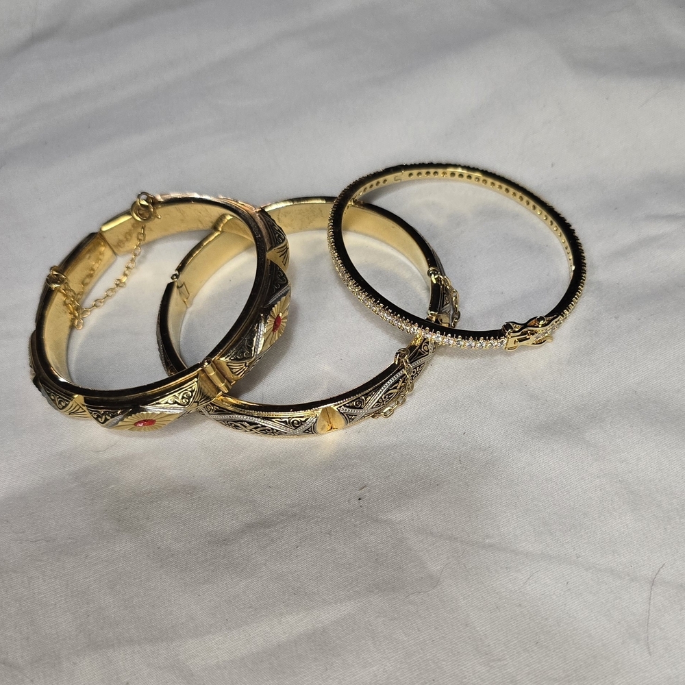 Little Girls Gold Toned Vintage Bangle's Selling As A Set